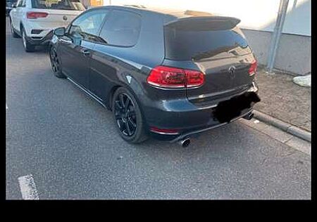 VW Golf GTI Volkswagen Golf 2.0 GTI