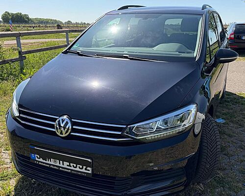 Volkswagen Touran 1.5 TSI DSG Kamera AHK ACC gepflegter Zustand