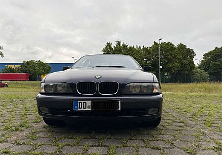 BMW 528i 528