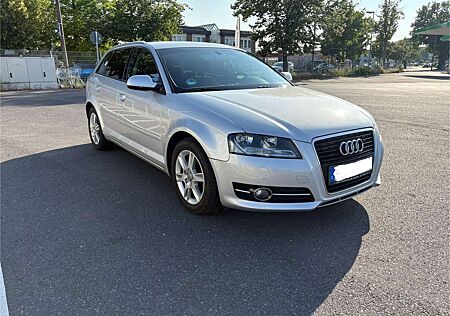 Audi A3 1.6 TDI Sportback DPF S tronic Ambition
