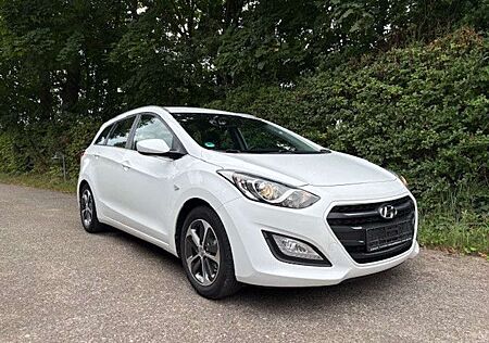 Hyundai i30 cw blue Trend , erst 51 000 KM