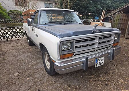 Dodge RAM D 350 royal SE