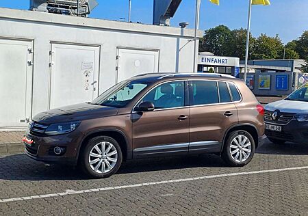 VW Tiguan Volkswagen 2.0 TDI DPF BlueMotion Technology Lounge Sport & S