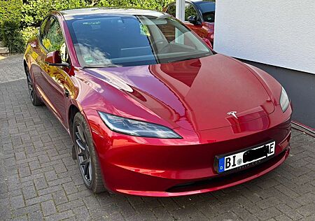 Tesla Model 3 Ultra Red Highland AHK Sitzkühlung SHZ RWD
