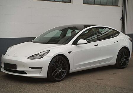 Tesla Model 3 Long Range AWD *AHK*20-Zoll*Matrix-LED*