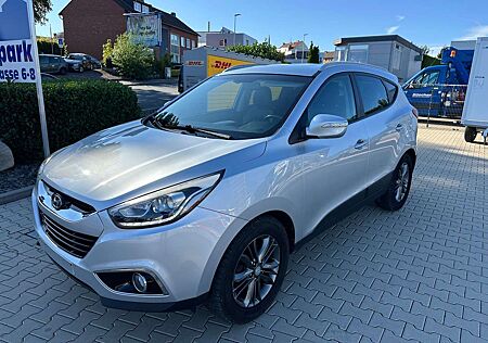 Hyundai ix35 Style 4WD Navi Automatik Teilleder