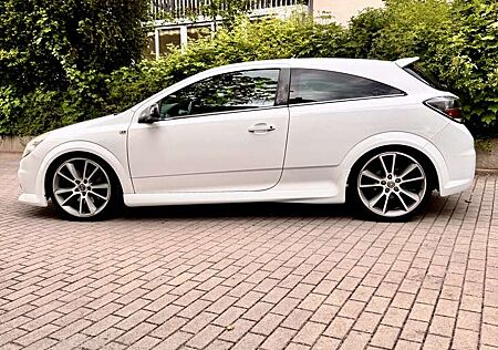 Opel Astra OPC Nürburgring Edition