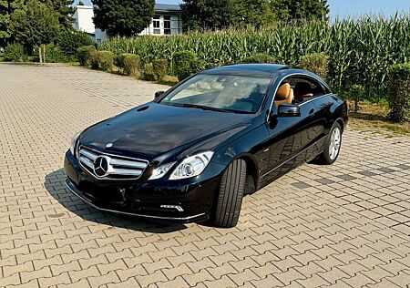 Mercedes-Benz E 250 Coupe Avantgarde/Standheizung/Pano/Abstand