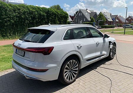 Audi e-tron 50 quattro S line