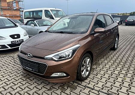 Hyundai i20 Style**aus 1. Hand**Panoramadach**