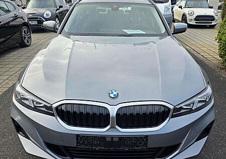 BMW 320 d xDrive Tour A/Curved Display/Allrad/DA
