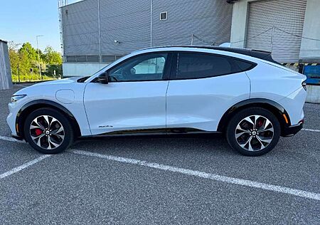 Ford Mustang Mach-E 75.7kWh AWD
