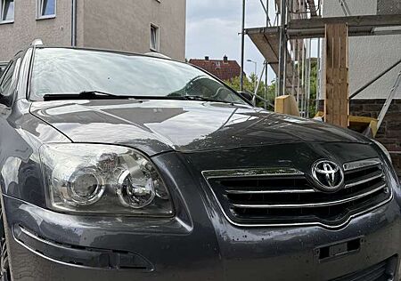 Toyota Avensis 2.2 D-CAT Combi Executive