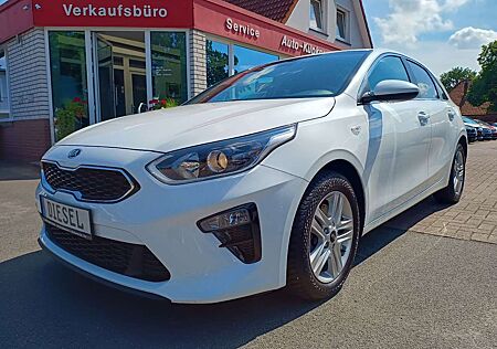 Kia Cee'd Ceed / 1.6 CRDI SHZ BT NAVI CarPlay Kamera