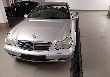 Mercedes-Benz C 180 Kompressor (203.046)