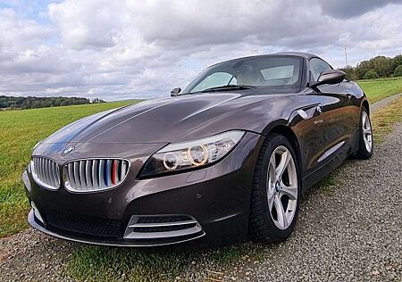 BMW Z4 sDrive 35i mit 306 PS und ALPINE-Radio