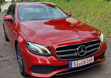 Mercedes-Benz E 300 de T Avangarde, 1Hand,Kam,AHK,LED