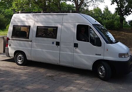 Peugeot Boxer Wohnmobil, behindertengerecht für Beifahrer