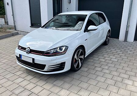 VW Golf GTI Volkswagen Performance DSG 2.0 TSI