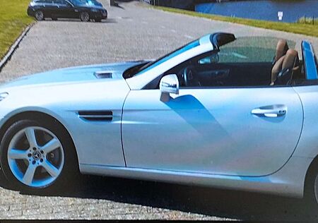 Mercedes-Benz SLC 200 9G-TRONIC, WIE NEU,I. HAND,TOP-AUSSTATTUNG