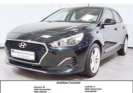 Hyundai i30 YES! 1,4 DCT 1.Hand Navi SHZ Kamera PDC Allw.