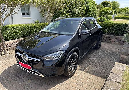Mercedes-Benz GLA 180 (247.784)