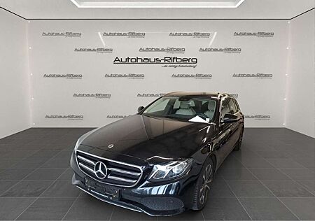 Mercedes-Benz E 300 de Hy T 9G Avantgarde PanD/AHK/Navi/Leder/