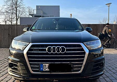 Audi Q7 3.0 TDI Quattro S line -7 Sitze