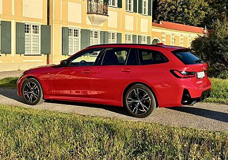 BMW 330 3er Touring Plug-In-Hybrid 330e Touring xDrive Aut