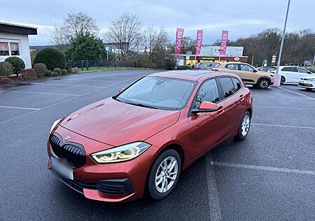 BMW 118d 118 Automatik/Navi/Kamera/Pano/Driving Assis