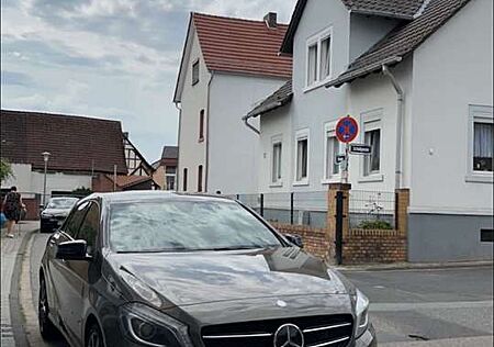 Mercedes-Benz A 200 (BlueEFFICIENCY) 7G-DCT Urban