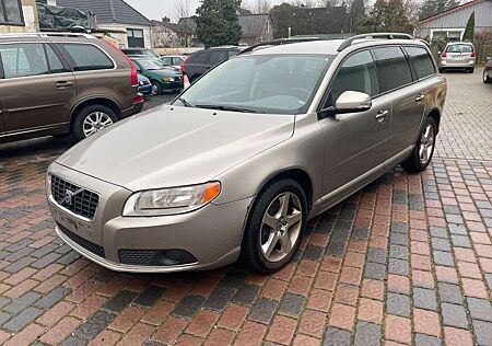 Volvo V70 Kombi D5 Momentum AWD