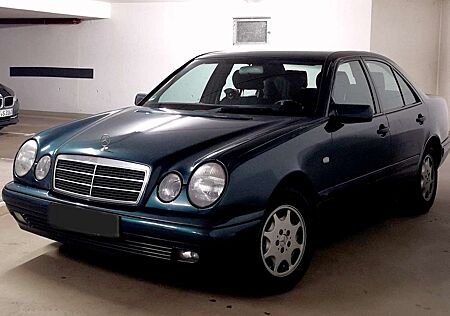 Mercedes-Benz E 240 Classic