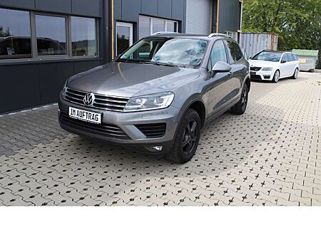 VW Touareg Volkswagen V6 3.0 TDI NAVI/LEDER/AHK/Xenon/SHZ