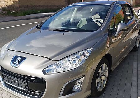 Peugeot 308 Active-Klima-Alu-RFK-Nebel-Lichtsensor-DAB+