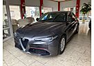 Alfa Romeo Giulia Super-Automatik-Getriebe-Navi-ALU-180HP