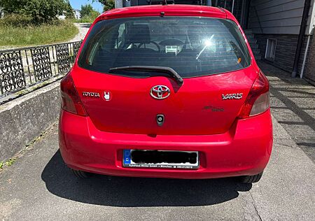 Toyota Yaris 1.0 VVT-i Team