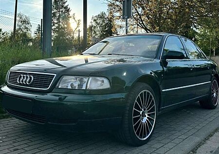 Audi A8 2.5 TDI quattro