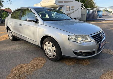 VW Passat Volkswagen Lim. Comfortline 1.6 85 KW Automatik