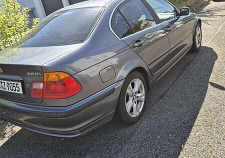 BMW 320i 320