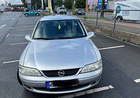 Opel Vectra 1.6 Edition 100 kein Rost Garagenfzg.