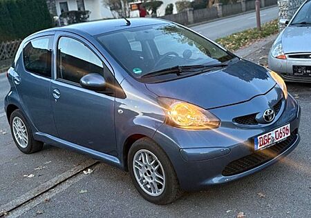 Toyota Aygo Basis NEUE TÜV 1 Hand