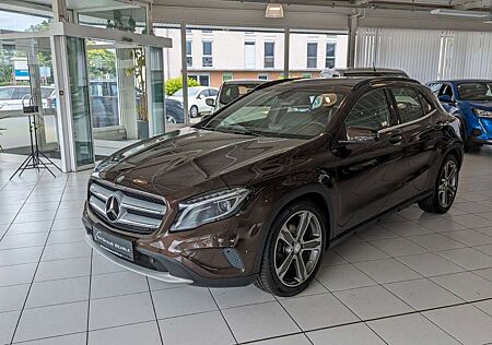 Mercedes-Benz GLA 200 Style *Bi-Xenon*Leder*PDC*Navi*Tempomat*