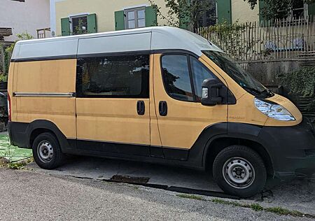Peugeot Boxer Umgebauter zu gemütlichen Camper
