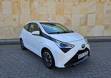 Toyota Aygo x-play *KLIMA*ALLWETTER*LED*1.HAND*
