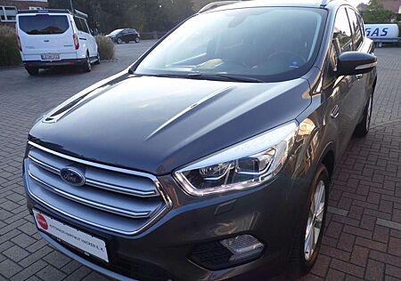Ford Kuga Titanium mit Anhängerkupplung abnehmbar