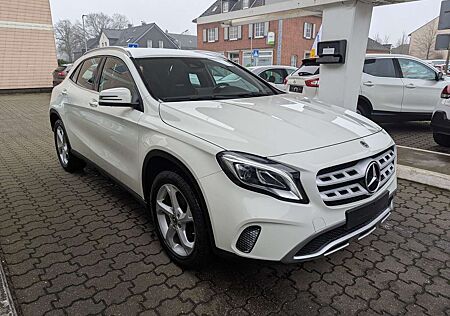Mercedes-Benz GLA 200 7G-DCT Style GEPFLEGT & TÜV &AU NEU