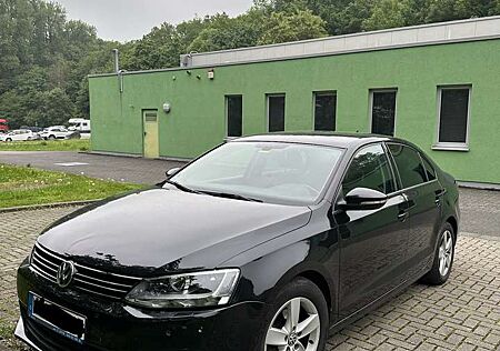 Volkswagen Jetta 2.0 TDI DSG Comfortline