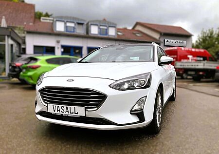 Ford Focus Titanium, Top-Ausstattung, 8-Fach bereift