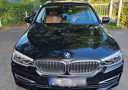 BMW 530d 530 xDrive Touring Aut. Luxury Line